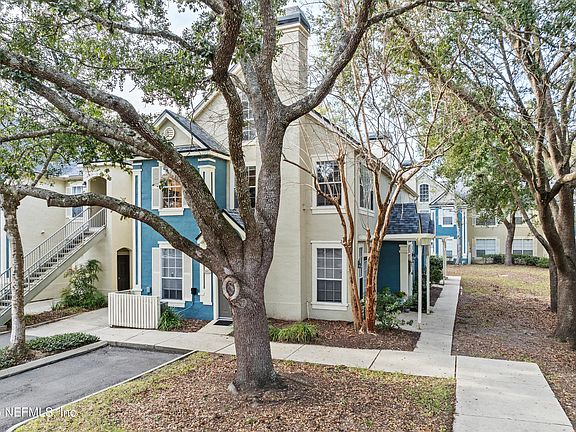 3rd image of 13703 RICHMOND PARK Drive N #2607