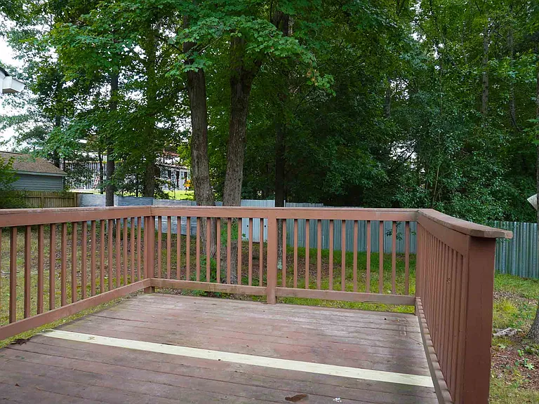 8001 Clovertree Ct — Photo 19