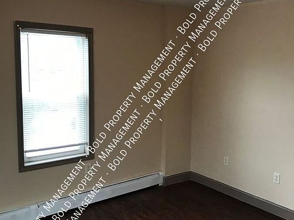 4th image of 547 N 10th St APT 3