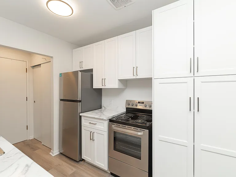 311 Stradbrook Ave #15 — Photo 3