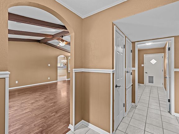 4th image of 18 Pinewood Dr