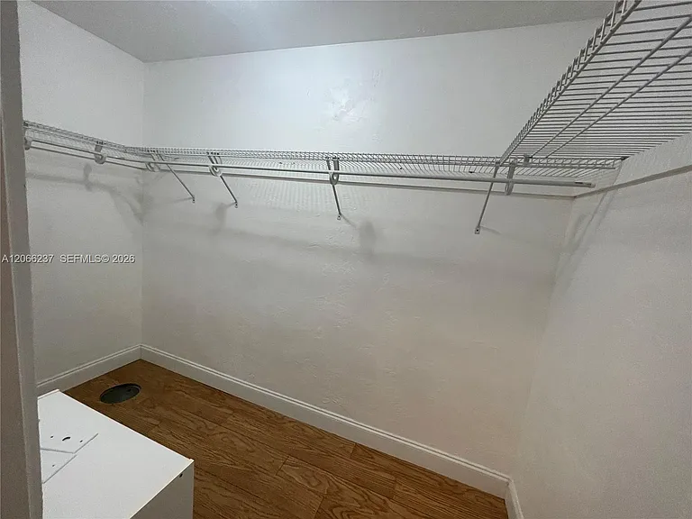 9301 SW 54th St — Photo 40