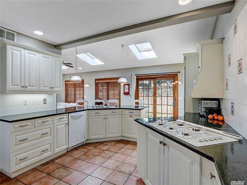 1st image of 23 Marlborough Ct