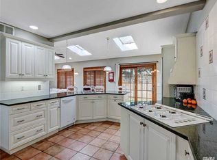 23 Marlborough Ct, Rockville Centre, NY 11570