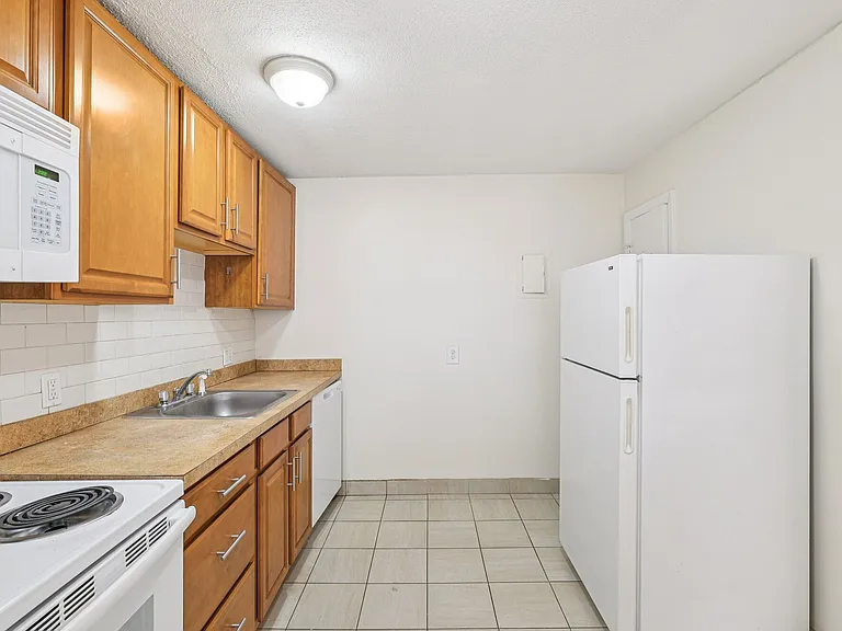 Gardner Street Apartments — Photo 20