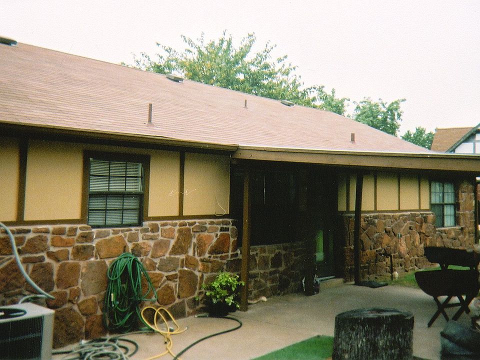 2nd image of 2207 S Hemlock Ave