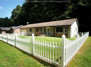 413 Rambling Hills Rd, Elkview, WV 25071