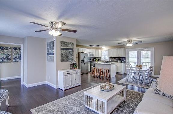 5th image of 311 Carr Dr