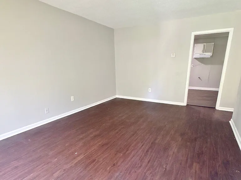 447 Delta Rd — Photo 3