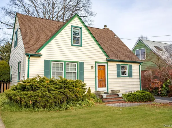 1020 Polk Avenue, Franklin Square, NY 11010