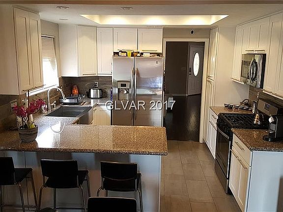 3rd image of 1353 Torington Dr