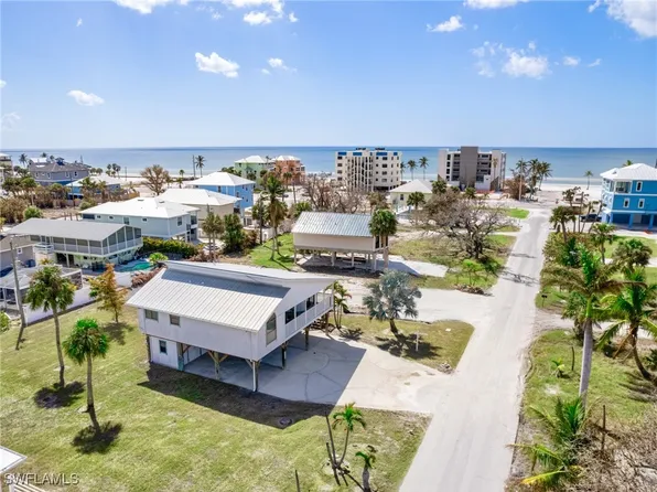 134 Bayview Ave, Fort Myers Beach, FL 33931