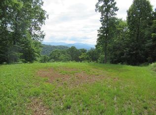 12 Berry Cove Rd, Franklin, NC 28734