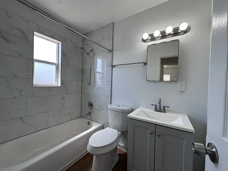 1526 N Ulster St — Photo 6