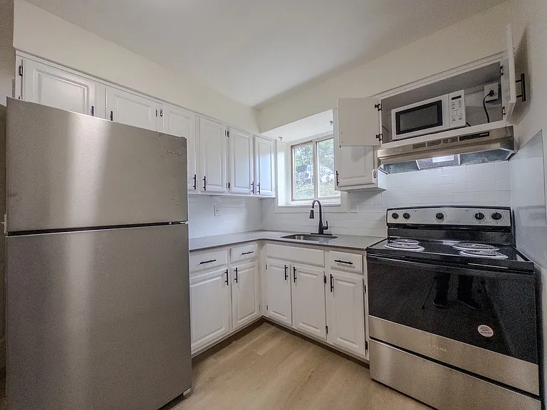 Meadowbrook Apartments — Photo 12