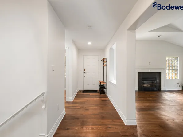 1110 Strathaven Dr, North Vancouver, BC V7H 2Z6
