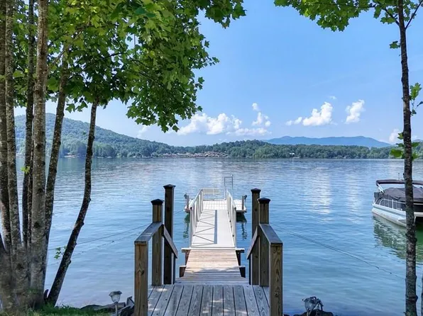 109 Canary Ln, Hayesville, NC 28904