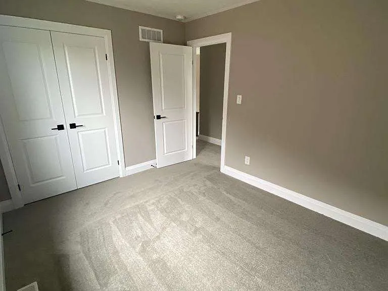 212 Woodbine Ave — Photo 13