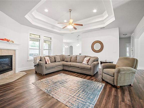 3rd image of 3381 Woodlands Dr
