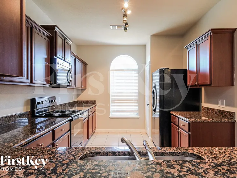 12649 Forest Lawn Rd — Photo 6