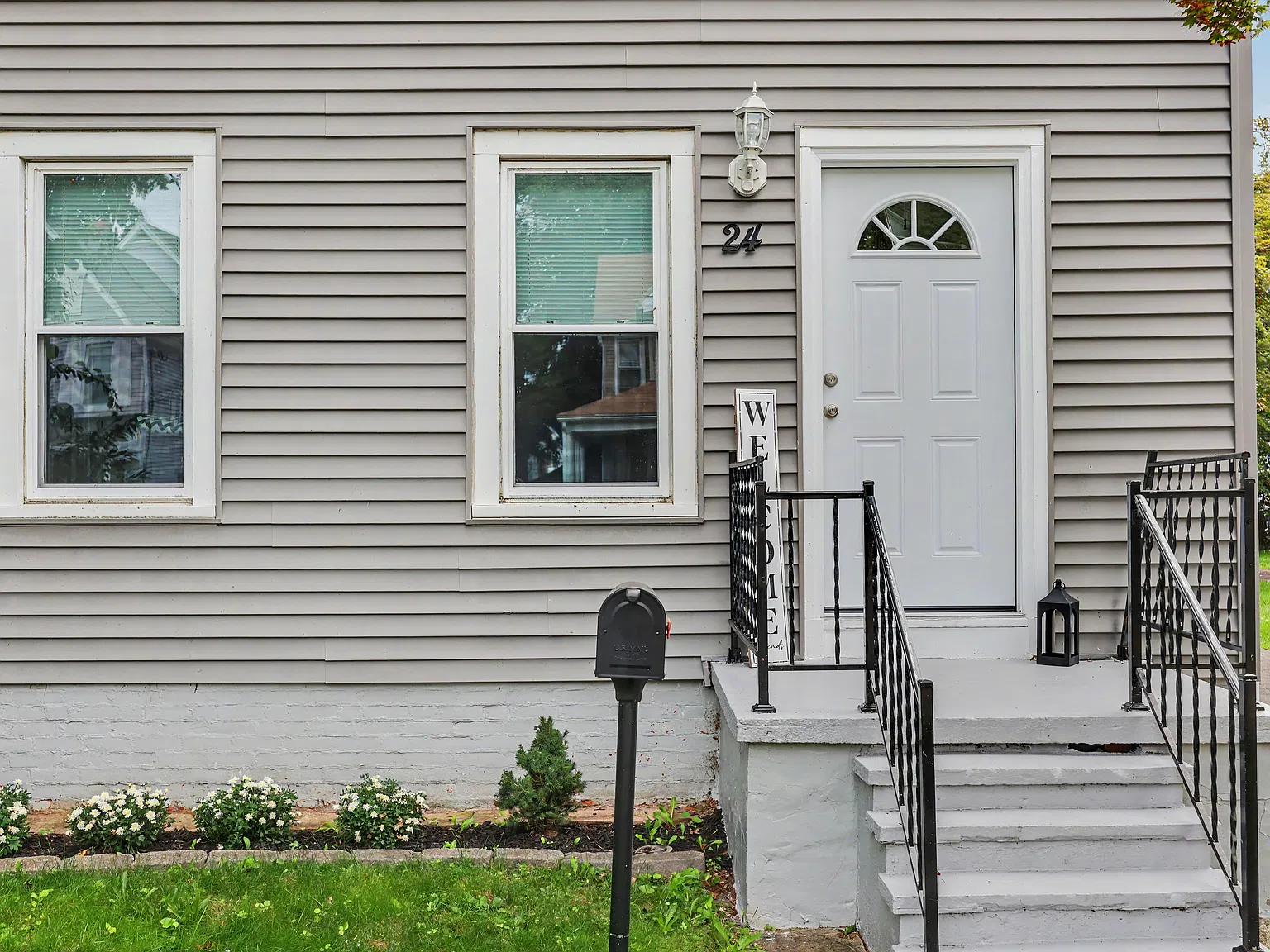 3 bed, 1.5 bath, 1829 sqft, $2,800 — Photo 2