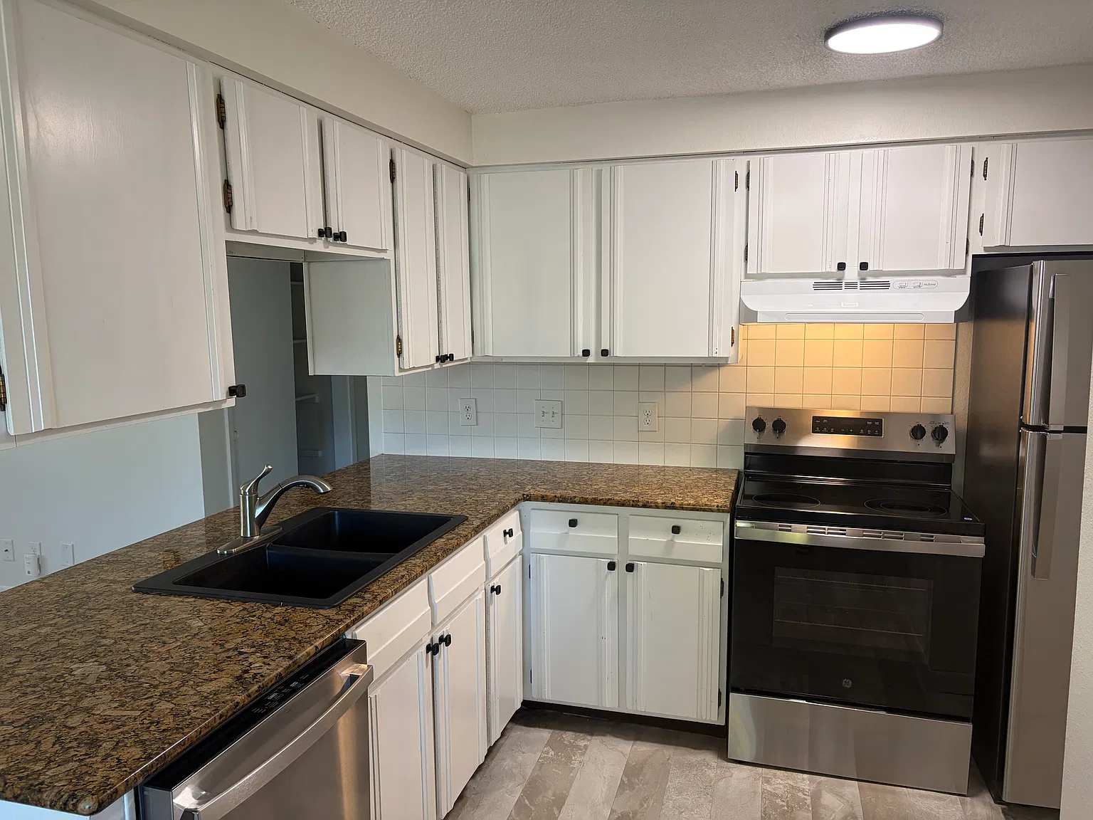 1302 E 16th St — Photo 3