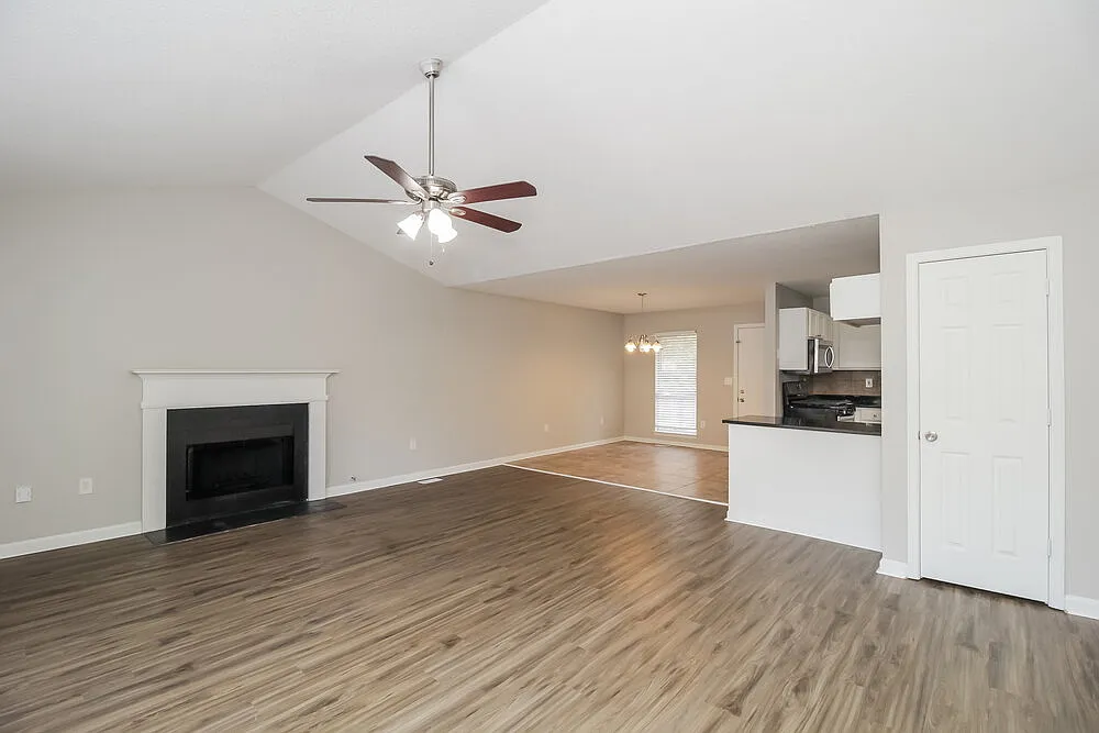 3 bed, 2.0 bath, 1661 sqft, $1,665 — Photo 4