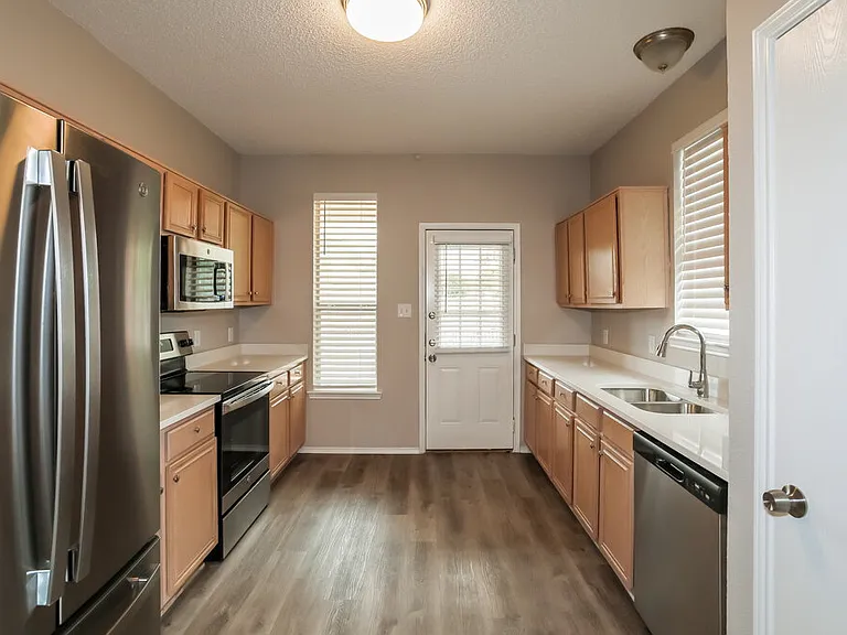 7213 Park Creek Cir W — Photo 7