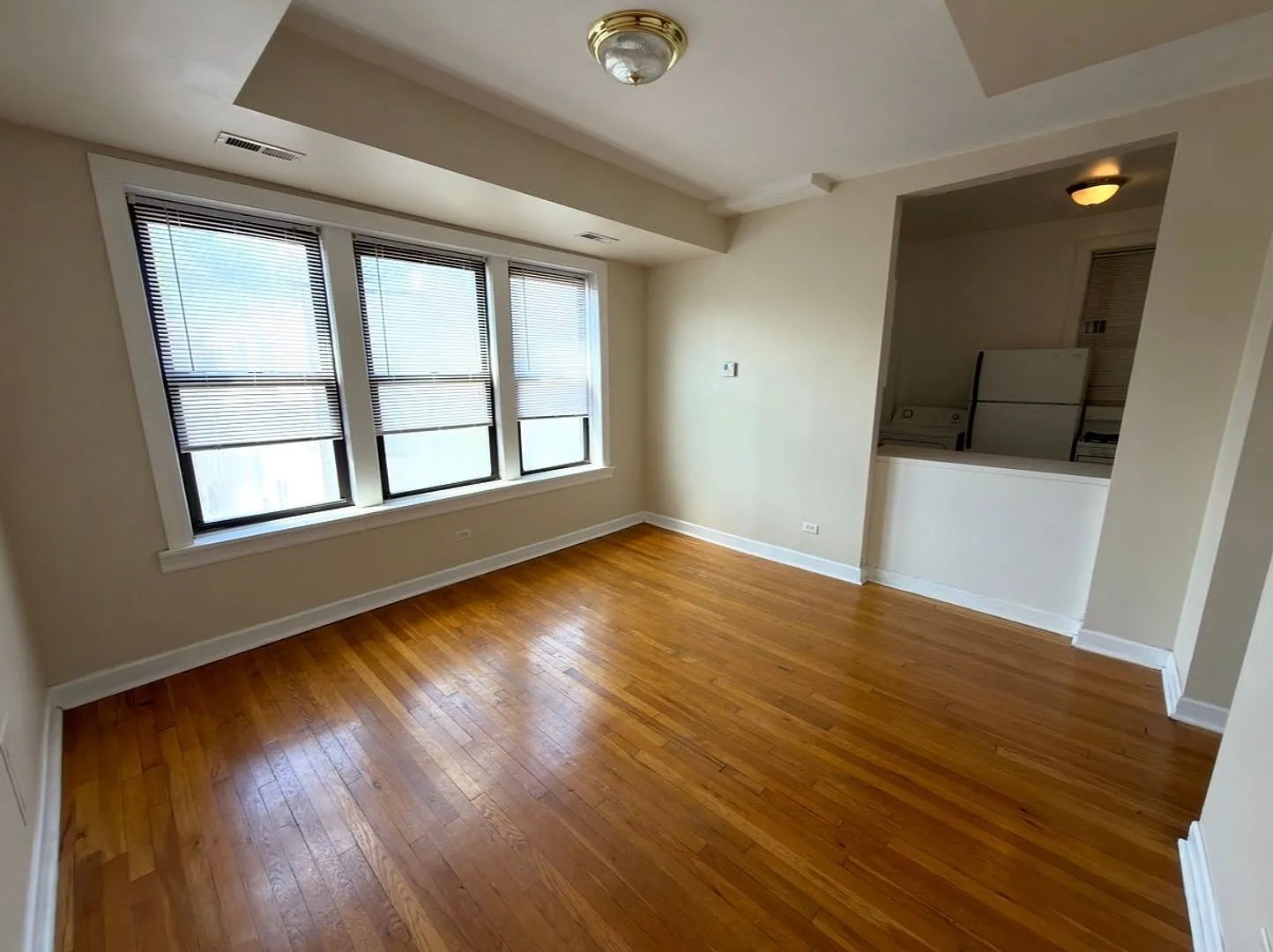2 bed, 1200 sqft, $2,300 — Photo 4