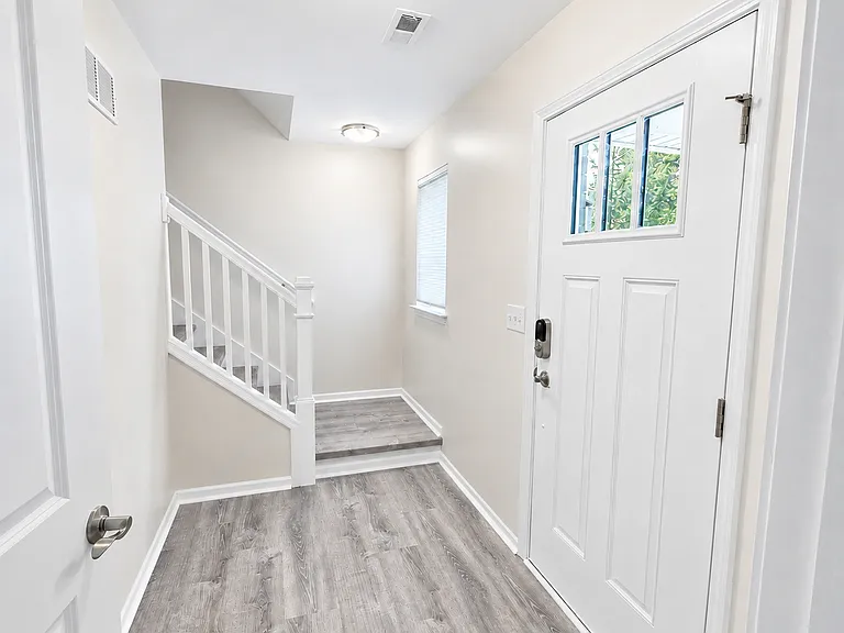655 Jenny Way — Photo 12