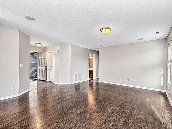 4th image of 7662 Sycamore Woods Ln