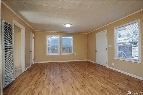 5th image of 4129 W M St