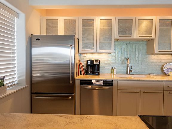 5th image of 229 Belvedere Ave APT 6