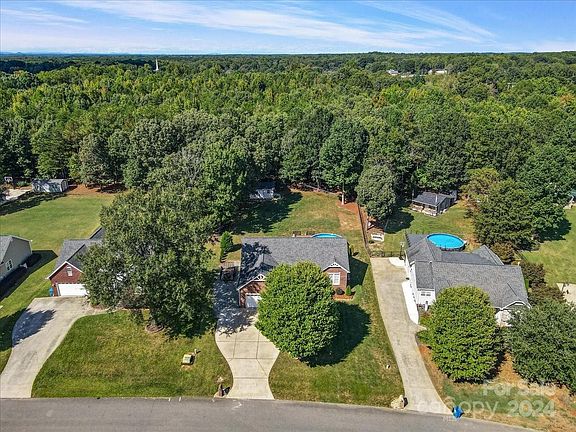 4th image of 126 Ole Farm Pl