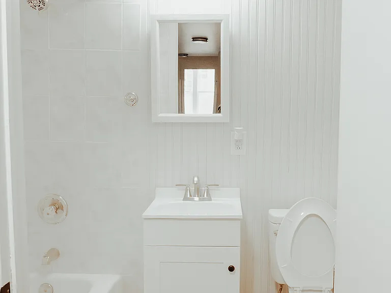 370 E Court St #2R — Photo 17