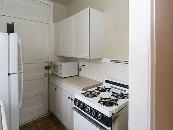 3rd image of 3125 N Hamlin Ave #A5