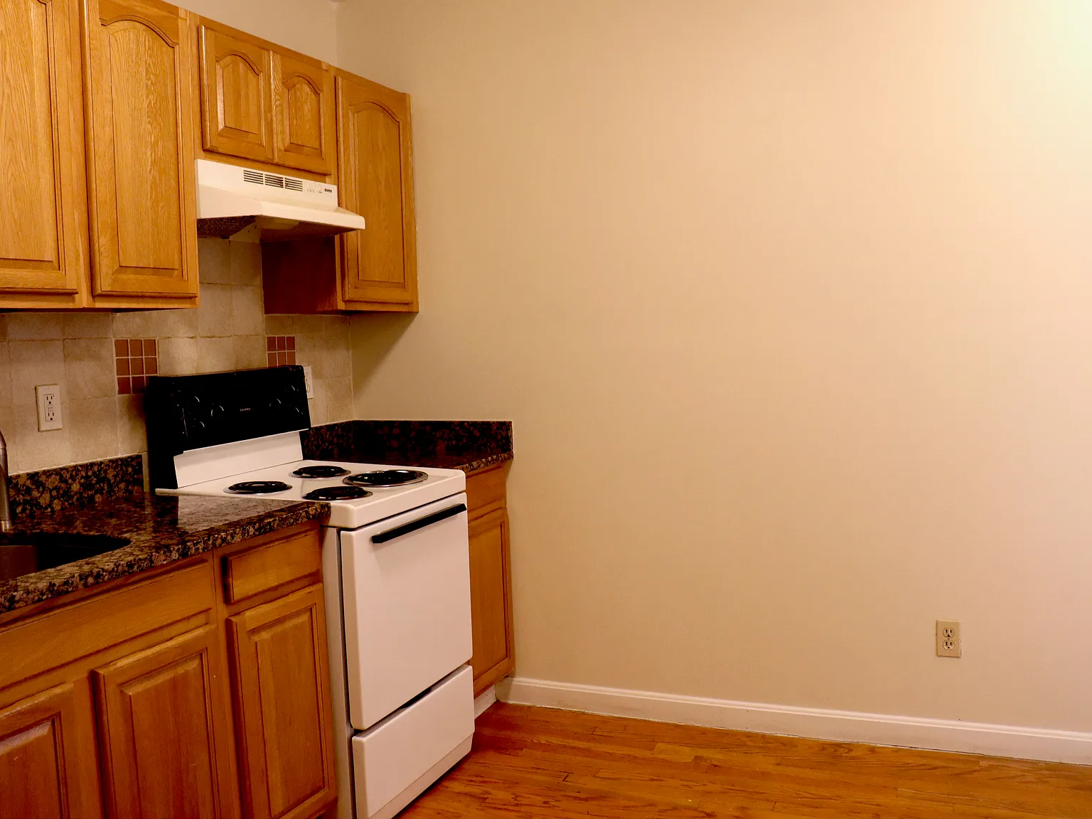 2 bed, 750 sqft, $3,850 — Photo 2
