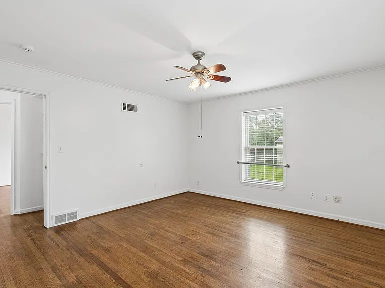 1108 Larchmont Ln — Photo 39