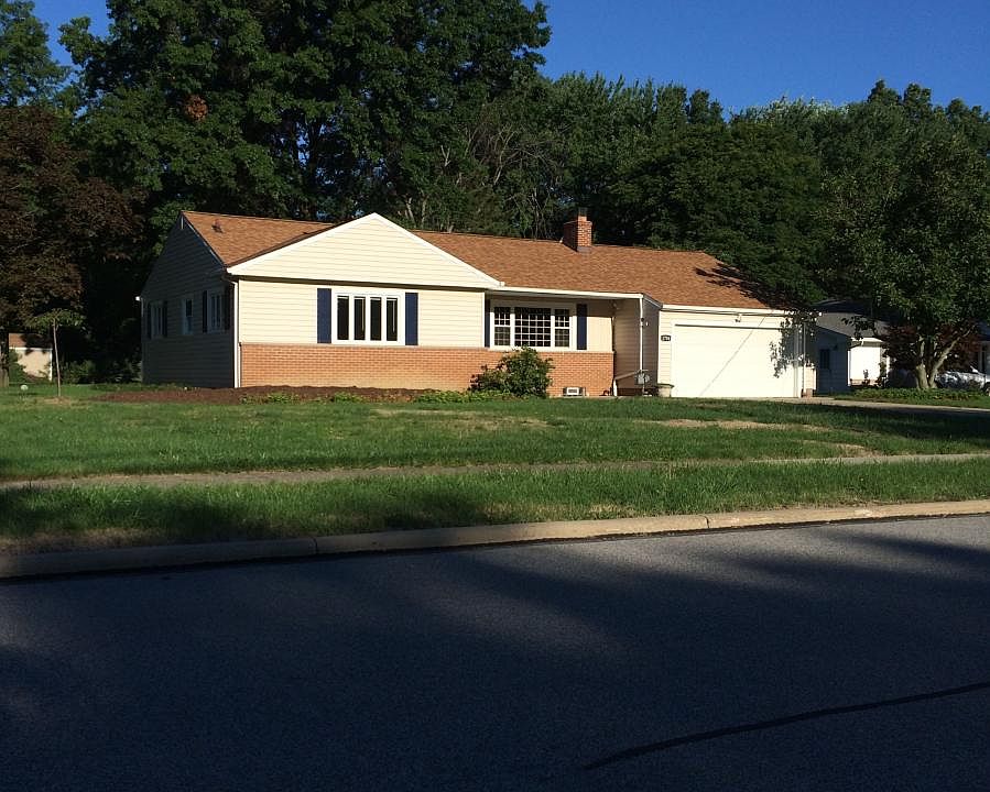1st image of 1704 Allen Dr #1704
