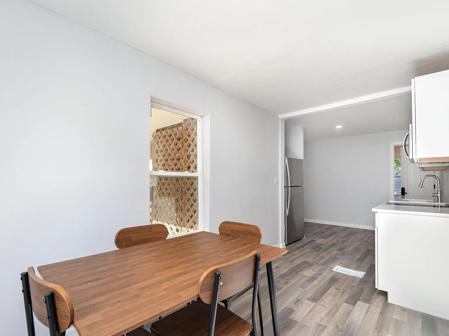 4 bed, 3.0 bath, 2250 sqft, $1,135 — Photo 4