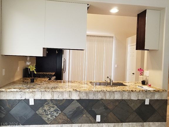 3rd image of 7592 Aspen Color St