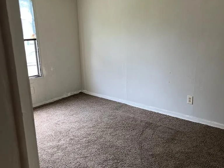 109 Goddard Ln — Photo 5