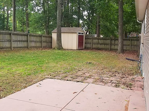 5th image of 226 Durham Dr