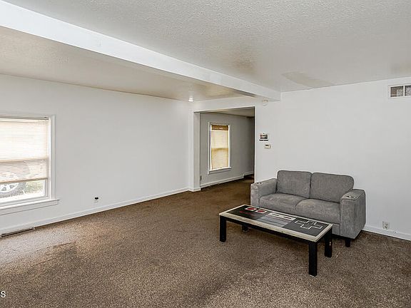 5th image of 422 Eben Ave