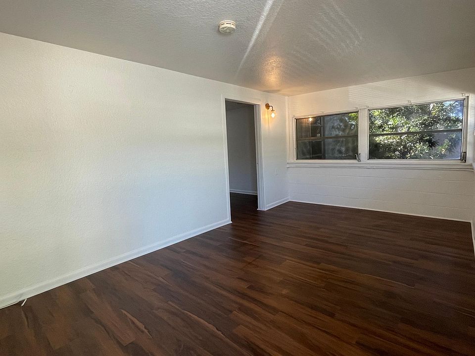 Front living room & entrance