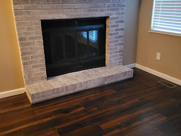 4th image of 609 Idlewood Ln APT D