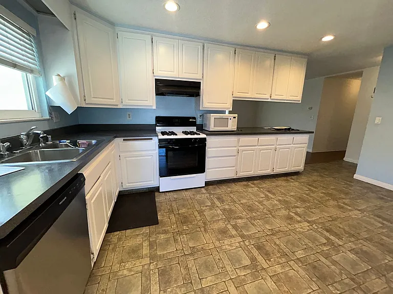 5572 Nevada Dr — Photo 4