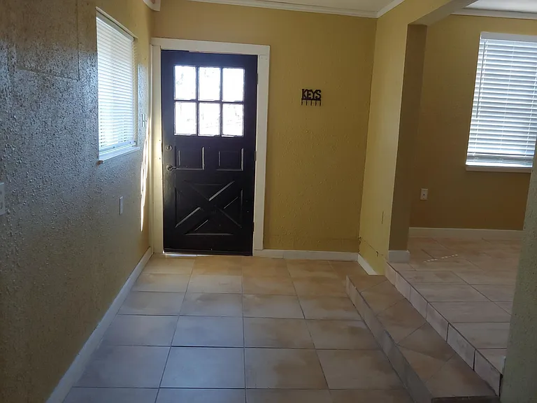 145 N Hackberry Ave — Photo 24