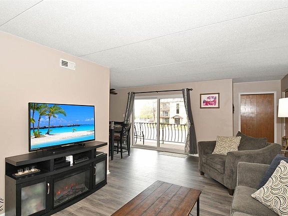 3rd image of 17960 Royal Oak Ct