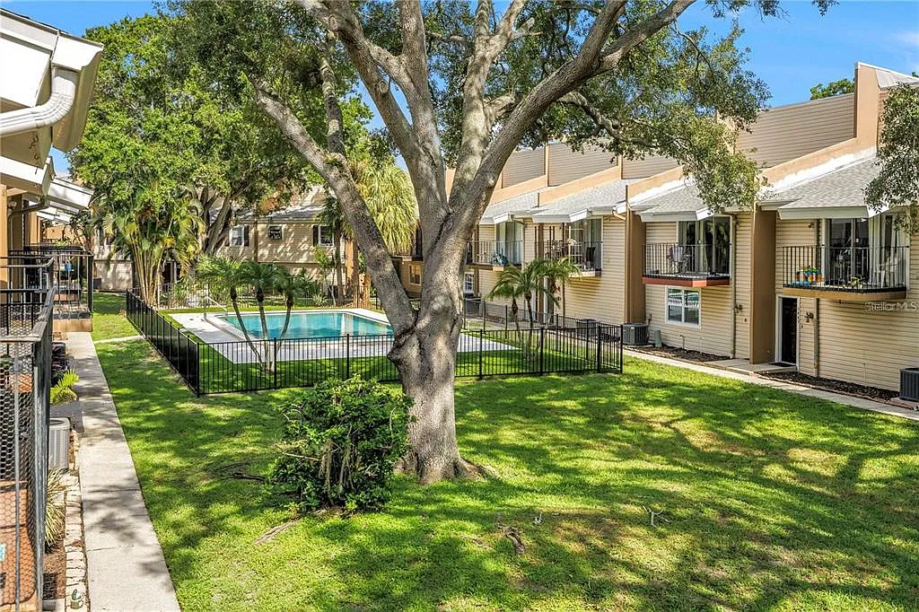 2 bed, 2.0 bath, 1408 sqft, $2,595 — Photo 2